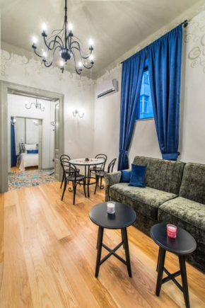 Designer Aristocratic 1 Bedroom | Next to Cathedral